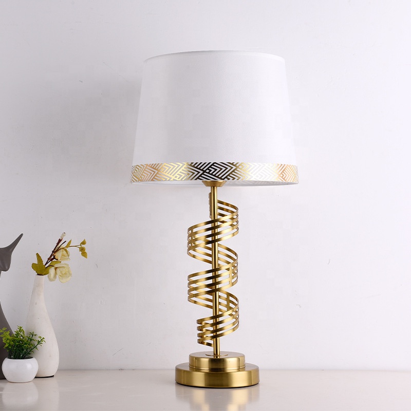 Geometric Lamp Shade - &c Lampu Meja Gaya Eropa dengan